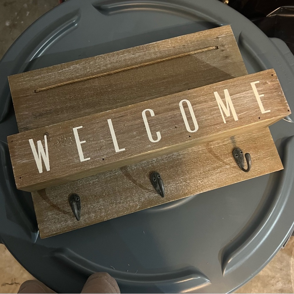 Rustic Brown Welcome Wall Hook Decor